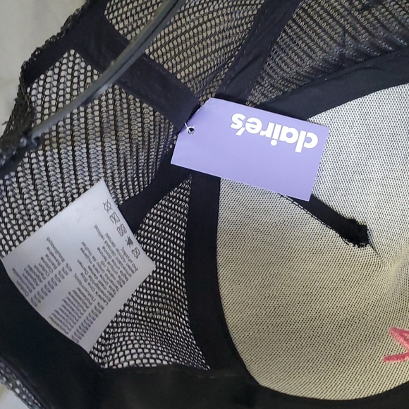 Claire's Cap - Picture 3 of 4